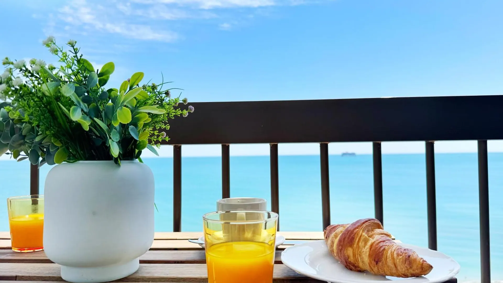 Apartamento Malagueta Premium Con Terraza Y Vistas Al Mar Malaga Apartament
