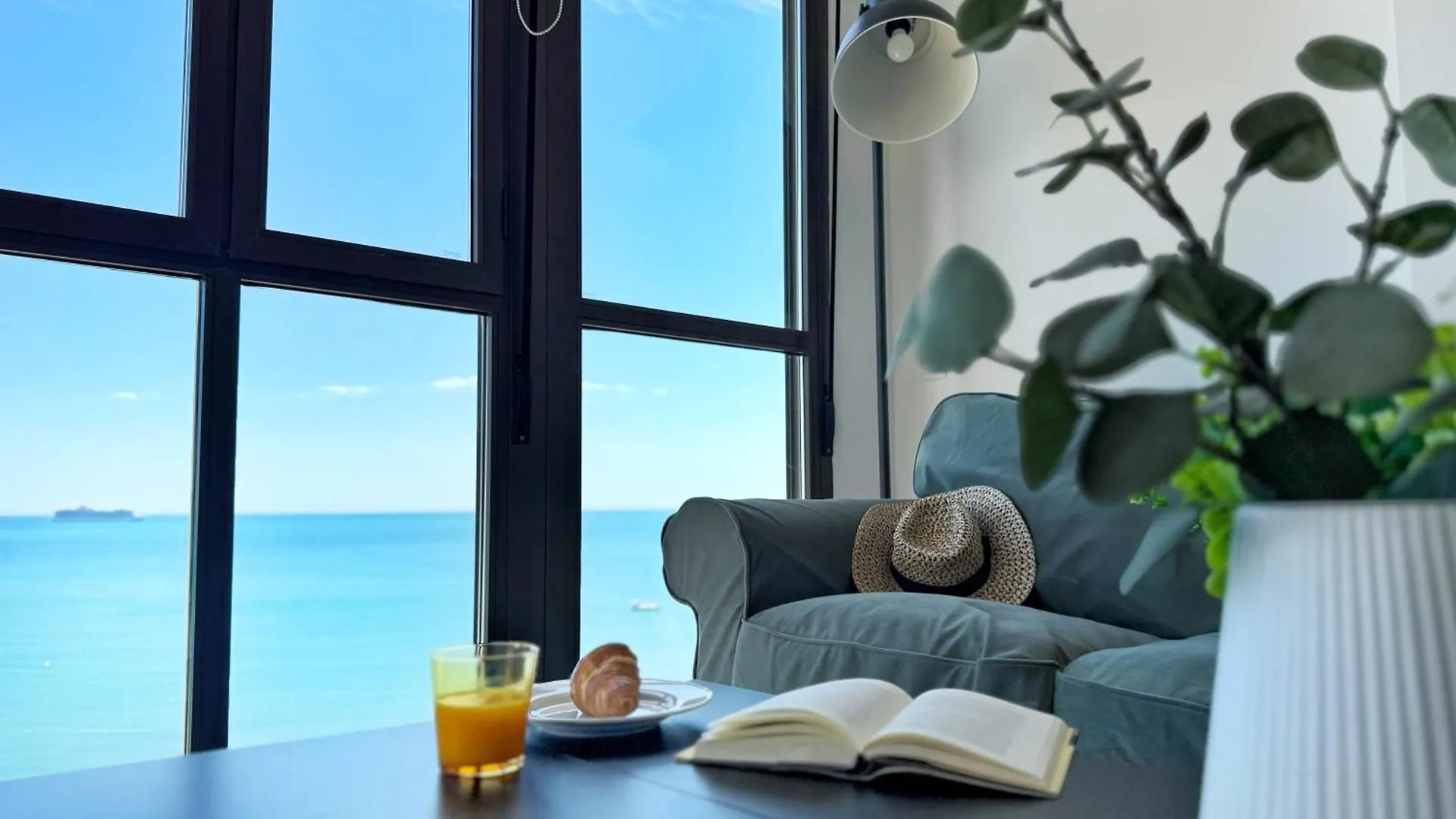 Apartamento Malagueta Premium Con Terraza Y Vistas Al Mar Malaga 0*,